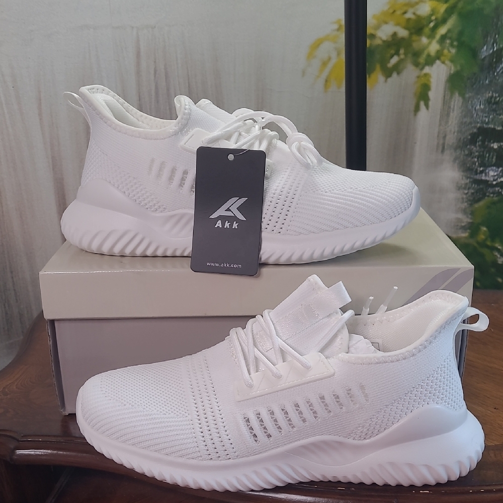 New in box! AKK Mens 40 size 7.5 slip ins athletic white tennis shoes